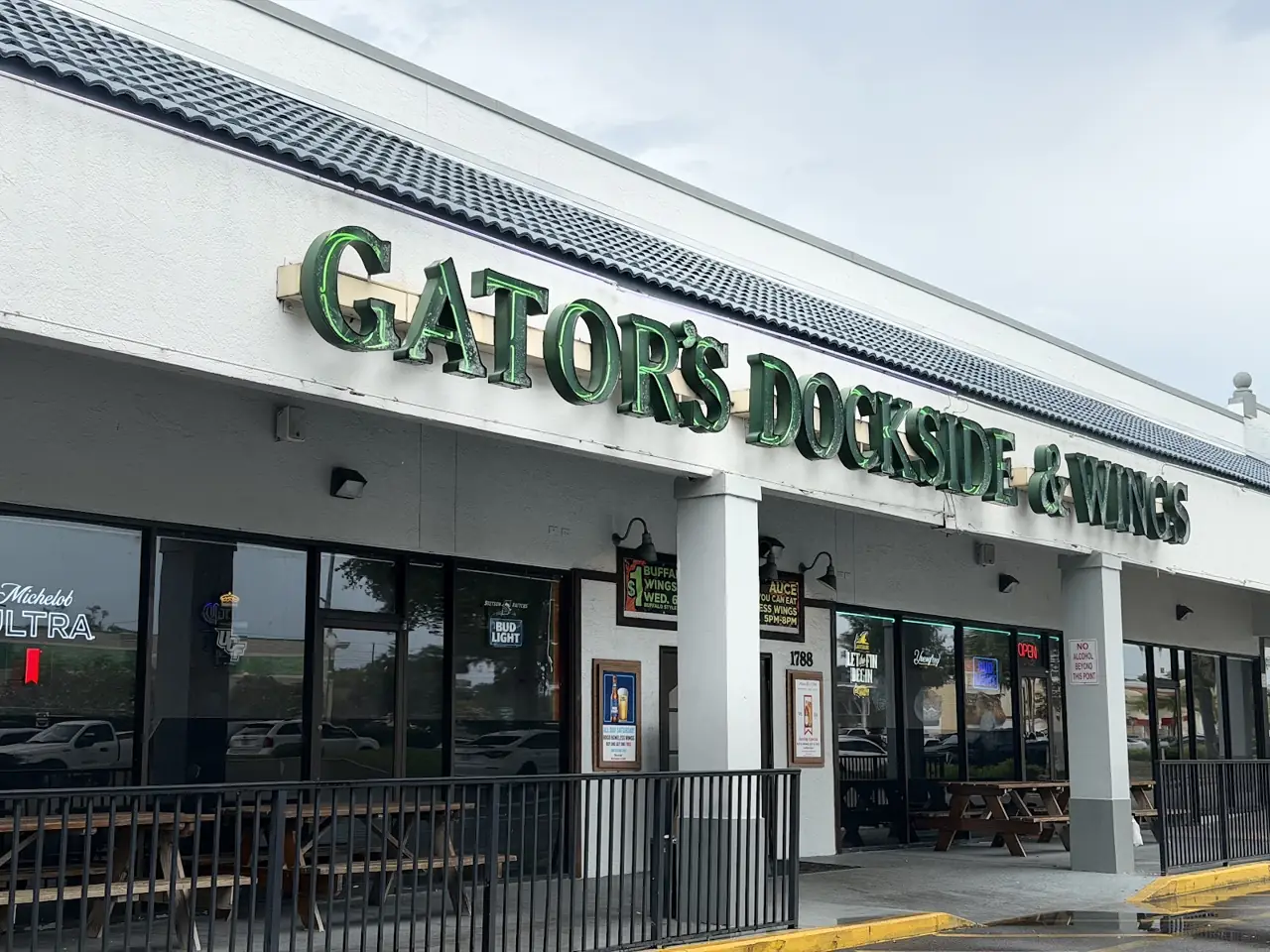 The Gator's Dockside & Wings storefront on South Woodland Boulevard